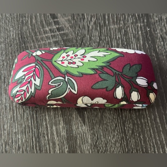 Vera Bradley Accessories - Vera Bradley Floral Boho Vibe Patterned, Hinged Hard ClamShell Sunglasses Case